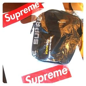 100% authentic Supreme shoulder bag